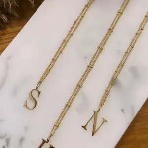 Buchstaben Anhänger